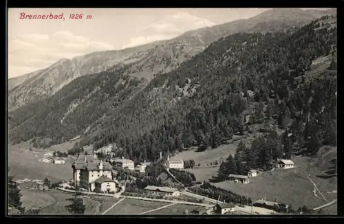 AK Brennerbad, Vista panoramica delle montagne e degli edifici immersi nella natura alpina