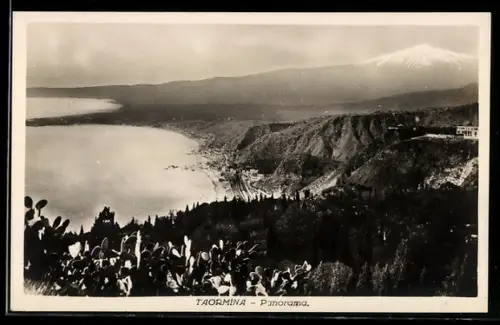 AK Taormina, Panorama con vista sull`Etna e costa mediterranea