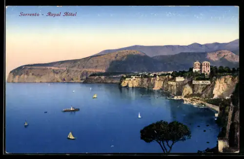AK Sorrento, Royal Hôtel con vista sulla costa e barche a vela sul mare