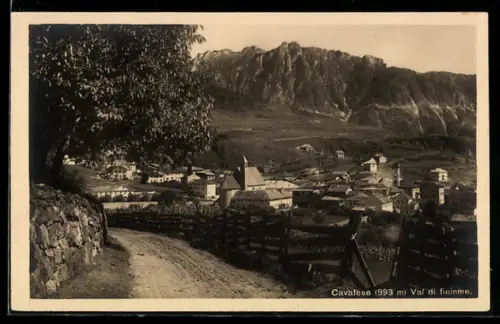 AK Cavalese /Val di Fiemme, Vista panoramica del villaggio con montagne sullo sfondo