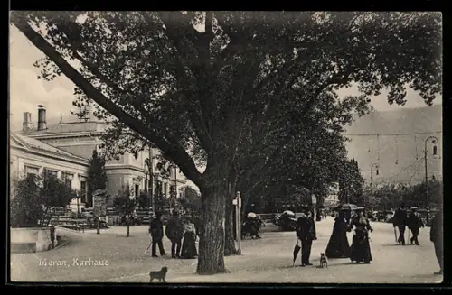 AK Meran, Kurhaus mit Passanten