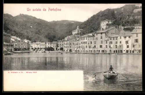 AK Portofino, Vista del porto con barca a remi e case colorate lungo la costa
