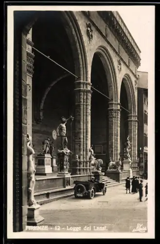 AK Firenze, Logge dei Lanzi con statue e auto d`epoca