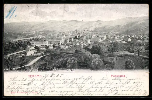 AK Teramo, Panorama della città con paesaggio collinare sullo sfondo