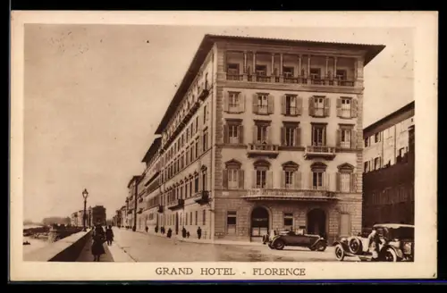 AK Firenze, Grand Hotel con auto d`epoca lungo il viale