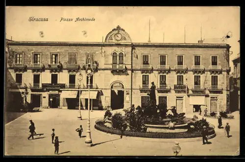 AK Siracusa, Piazza Archimede con fontana e edificio storico