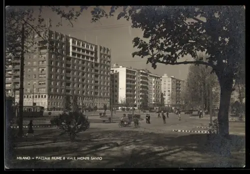 AK Milano, Piazzale Fiume e Viale Monte Santo con edifici residenziali e passanti nel parco