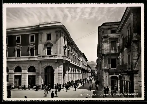 AK Aquila, Corso Vittorio Emanuele con pedoni e edifici storici