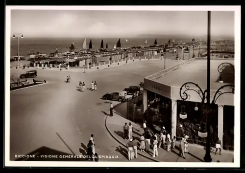 AK Riccione, Visione generale della spiaggia con Lido e persone in passeggiata