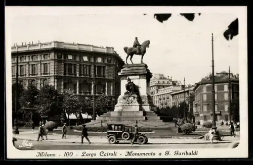 AK Milano, Largo Cairoli, Monumento a G. Garibaldi