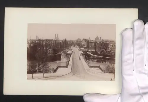 Fotografie Ansicht München, Strassenpartie aus der Vogelschau, Grossformat 16 x 25cm