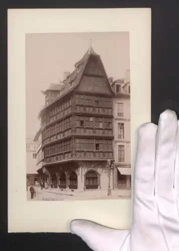 Fotografie Ansicht Strassburg, Mehrstöckiges altes Haus von der Strasse gesehen, Grossformat 16 x 25cm