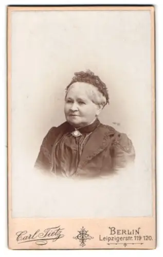 Fotografie Carl Tietz, Berlin, Leipzigerstr. 119-120, Porträt der Frau Mathilde Haver
