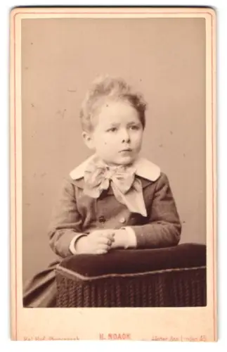 Fotografie H. Noack, Berlin, Unter den Linden 45, Porträt des Jungen Walter Haver