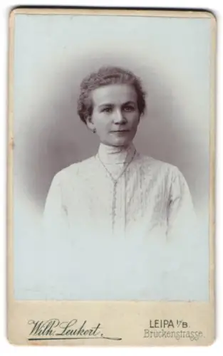 Fotografie Wilh. Leukert, Leipa i. B., Brückenstrasse 1b, Porträt der Frau Bertha Eiselt, 1904