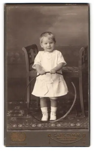 Fotografie Carl Timm, Harburg a. E., Lindenstr. 18, Porträt des Kindes Hans Sievers