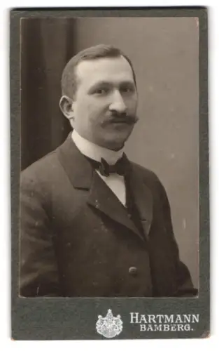 Fotografie Hartmann, Bamberg, Porträt des Herrn Karl, Widmung