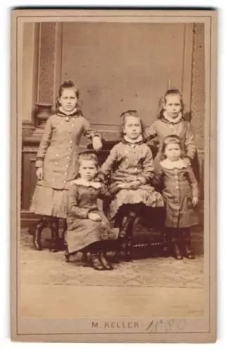 Fotografie M. Keller, Lindau i. B., CDV Porträt der 5 Kinder Caroline, Mathilde, Hedwig, Clara, Sophie Hildebrand, 1880