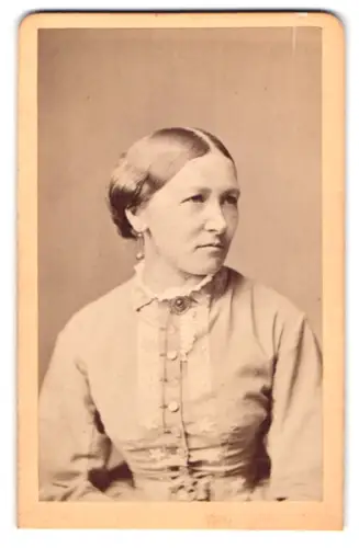 Fotografie Taeschler-Signer, St. Gallen, Theaterplatz, Porträt der Frau Catharina Leinberger