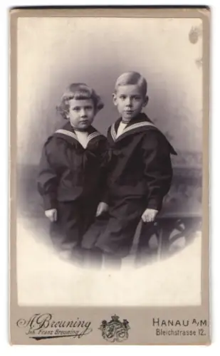Fotografie A. Breuning, Hanau am Main, Bleichstrasse 12, Porträt der Brüder Carl Ludwig und Eberhard, 1905
