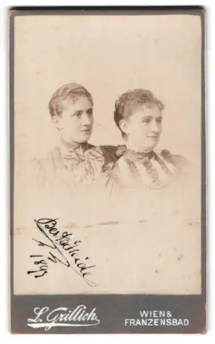 Fotografie L. Grillich, Wien, Währing-Weinhauserstr. 21, Porträt der Schwestern Bertha und Josefine Heide
