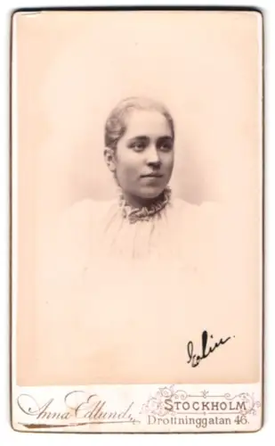 Fotografie Anna Edlund, Stockholm, Drottninggatan 46, Porträt einer Frau