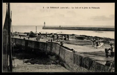 AK La Turballe /Loire-Inf., La Cale et la Jetée de l`Estacade