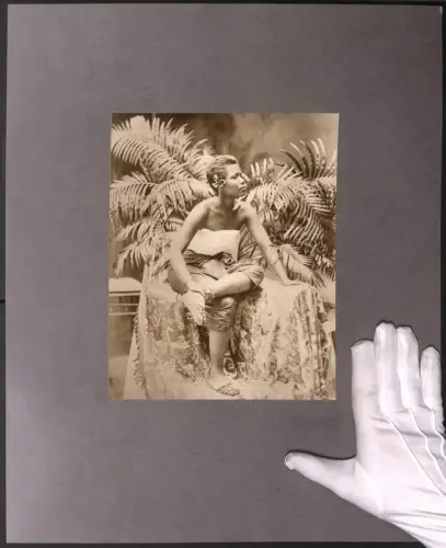 Fotografie Dr. Gregor Krause, Bali, hübsche junge Balinesin, 20er Jahre, Nr. 003