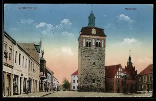 AK Luckenwalde, Marktplatz mit Turm, Panorama