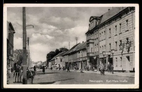 AK Neuruppin, Karl-Marx-Strasse mit Hotel