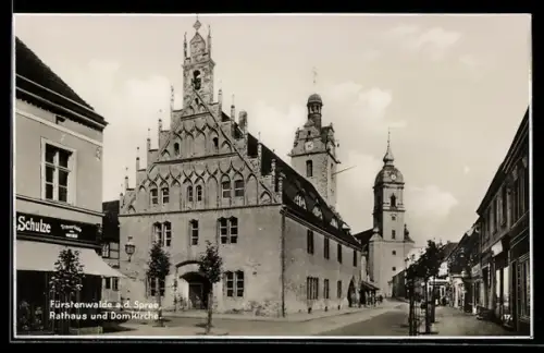 AK Fürstenwalde a. d. Spree, Rathaus und Domkirche, Hutgeschäft Schulze