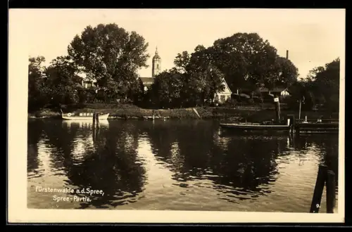 AK Fürstenwalde a.d. Spree, Spree-Partie mit Ortspanorama, Dampfer