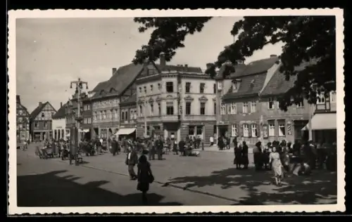 AK Coppenbrügge, Marktplatz mit Marktbetrieb, Geschäftshäuser