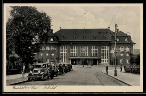 AK Neunkirchen /Saar, Bahnhof mit Vorplatz u. Strasse