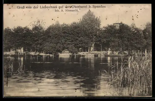 AK Berlin-Spandau, Liebesinsel auf der Oberhavel, Inh. A. Niemandt, Panorama vom Wasser aus