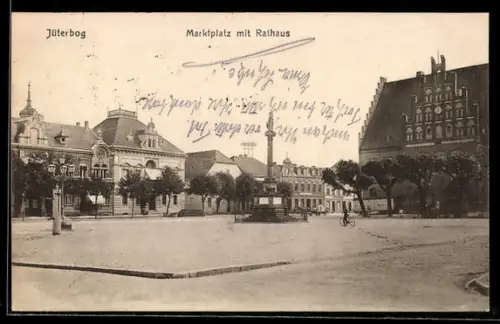 AK Jüterbog, Marktplatz mit Rathaus, Säulendenkmal