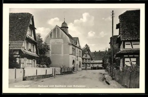 AK Hesselhurst, Rathaus und Gasthaus zum Schwanen, Strassenpartie
