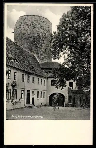 AK Rabenstein /Fläming, Burg Rabenstein, Innenhof