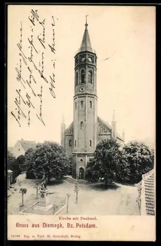 AK Niemegk /Potsdam, Kirche mit Denkmal aus der Vogelschau