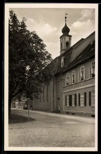 AK Gnadau /Magdeburg, Strassenpartie mit Kirche