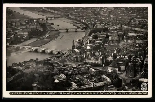 Foto-AK Walter Hahn, Dresden, NR 4671: Dresden, Elbbrücke mit Zwingeranlagen, Schloss und Hofkirche