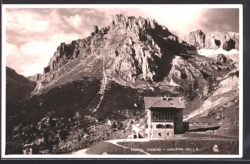 AK Hotel Pordoi, Ansicht mit Sellagruppe