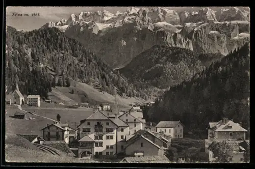 AK Selva /Val Gardena, Ortsansicht mit Hotel zur Post