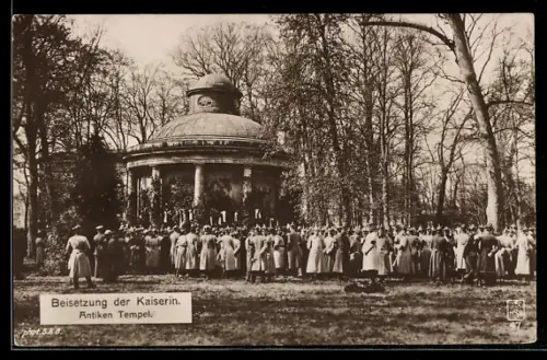 AK Beisetzung der Kaiserin im Antiken Tempel