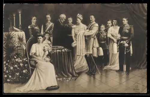 AK Kaiser Wilhelm II. von Preussen mit seiner Familie bei der Taufe eines Babys