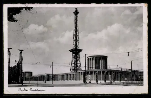 AK Berlin-Charlottenburg, Funkturm mit Strassenpartie