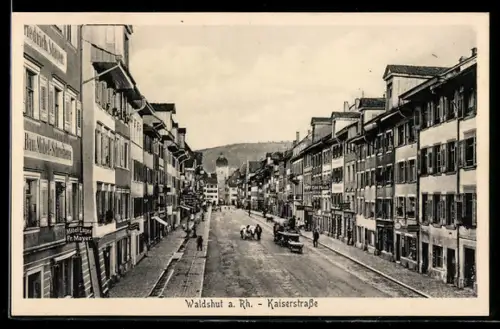 AK Waldshut a. Rh., Partie in der Kaiserstrasse mit Möbel-Lager von Fr. Mayer