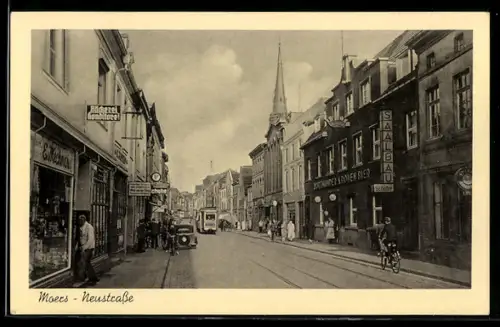 AK Moers, Neustrasse mit Strassenbahn, Gasthaus Dortmunder Kronen Bier