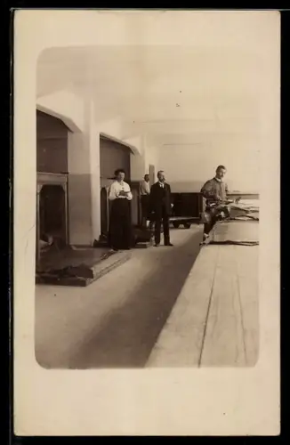 Foto-AK Stuttgart, Lederzuschnitt von Fa. Seyfried in der Danneckerstrasse 15