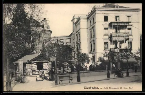 AK Wiesbaden, Cafe Restaurant Berliner Hof mit AK-Kiosk